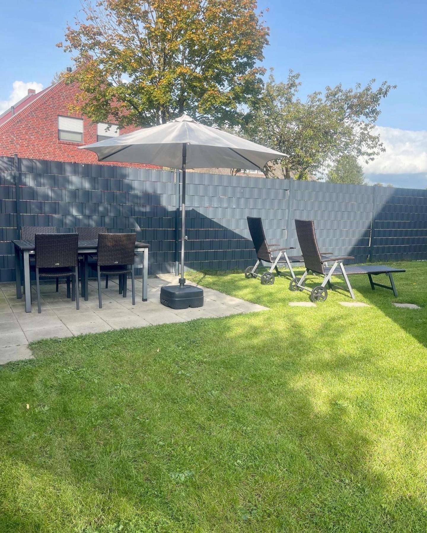 Ferienwohnung Mit Balkon Und Eingezaeunten Garten Aurich Exterior foto